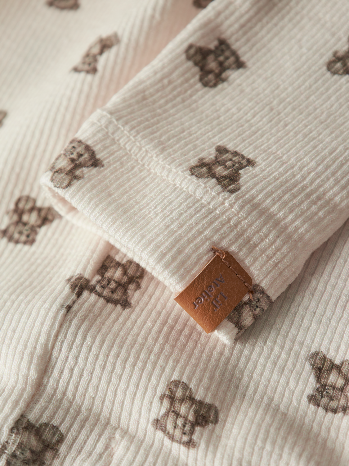 model_shot-front_full